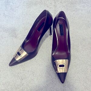 Coach pumps